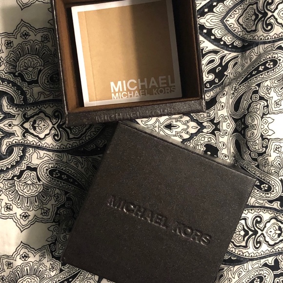 Michael Kors Gold Watch - Picture 8 of 8